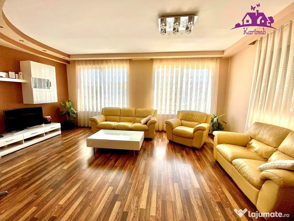 Casa lux in localitatea Sânmartin 