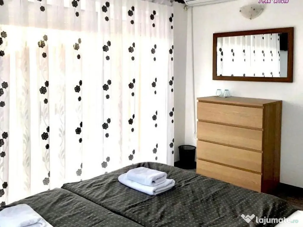 Casa lux in localitatea Sânmartin 