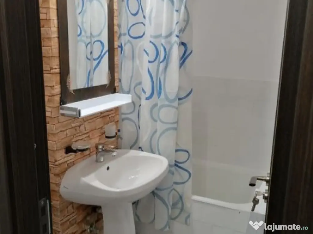 Apartament o camera decomandat, in zona Cetatii