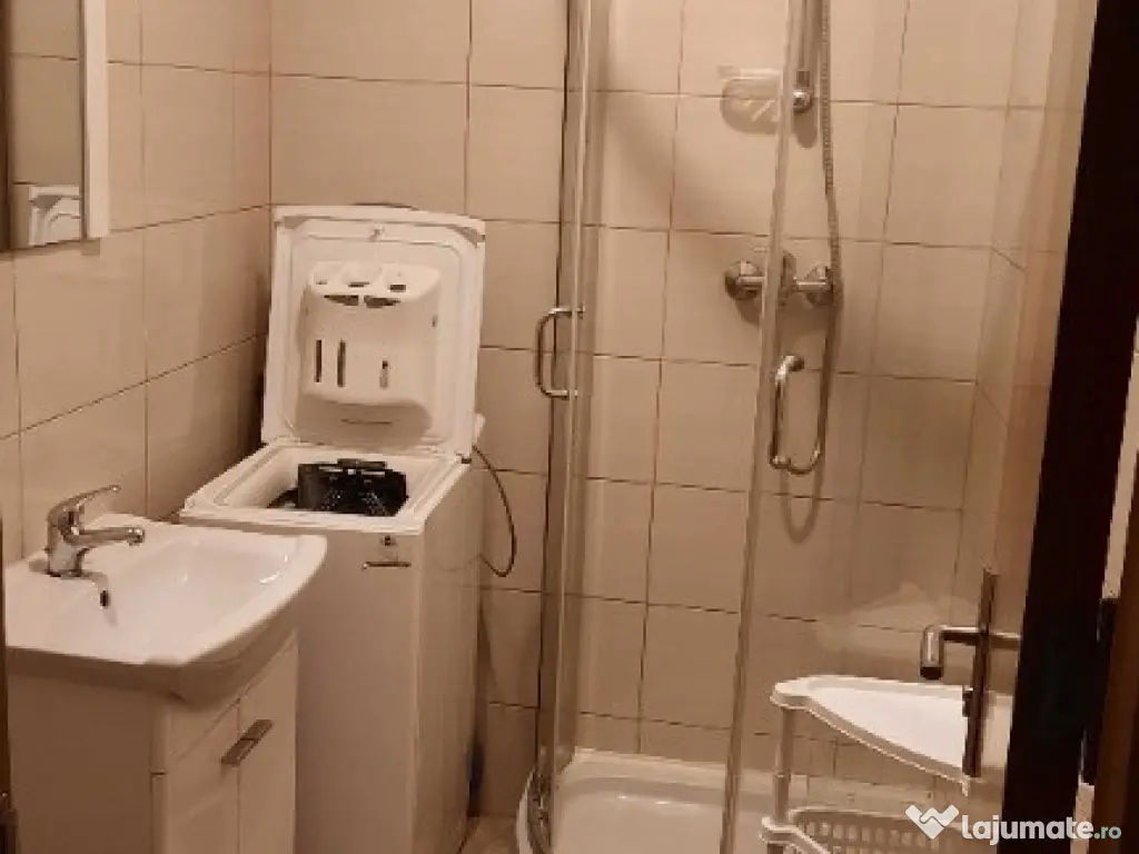 Apartament o camera zona Medicina