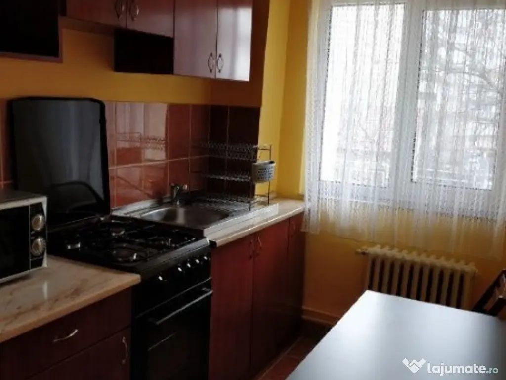 Apartament o camera zona Dacia 