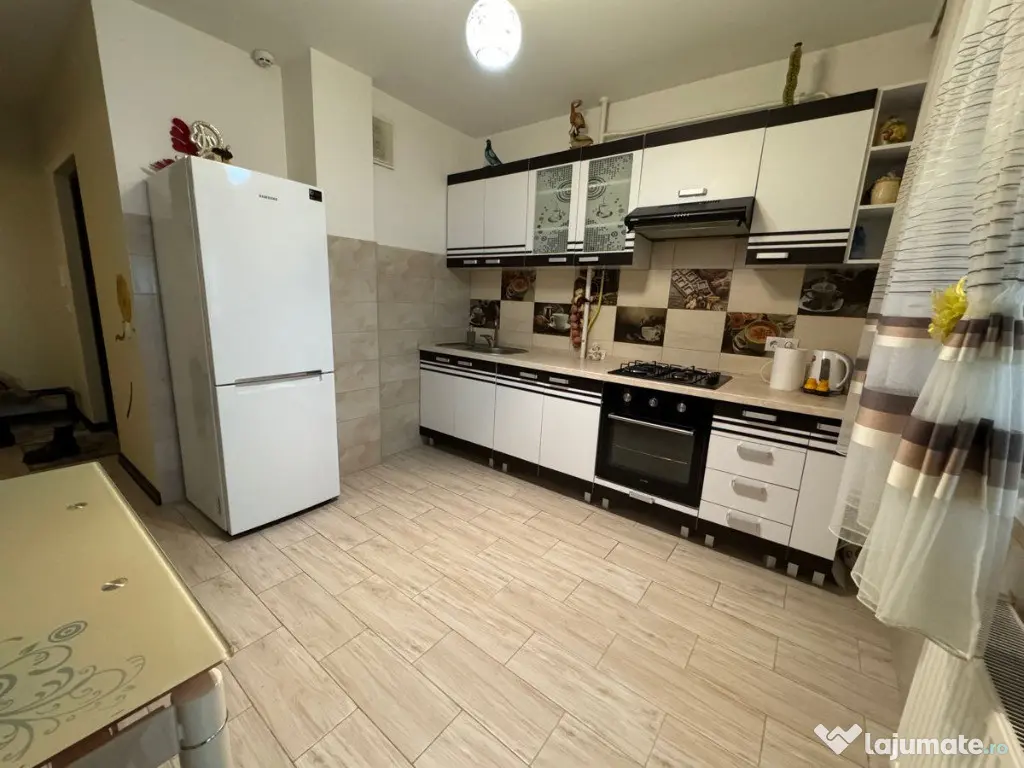 Inchiriez apartament cu 1 camera in Horea