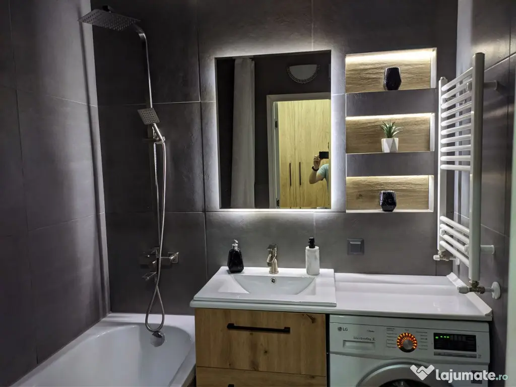 Inchiriez apartament cu 1 camera in Horea