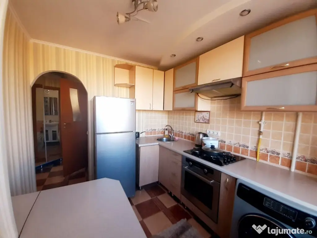 Inchiriez apartament cu 1 camera in zona Semicentrala