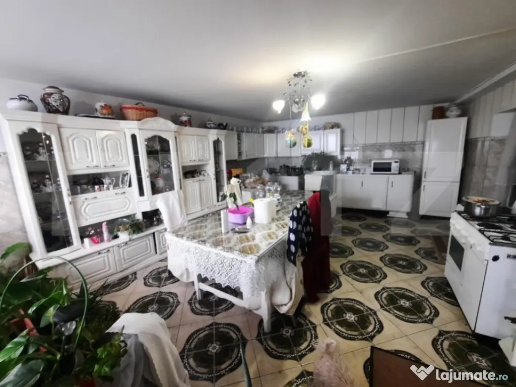 Ocazie! Casa de 600mp, teren 1050mp, zona Sagului 