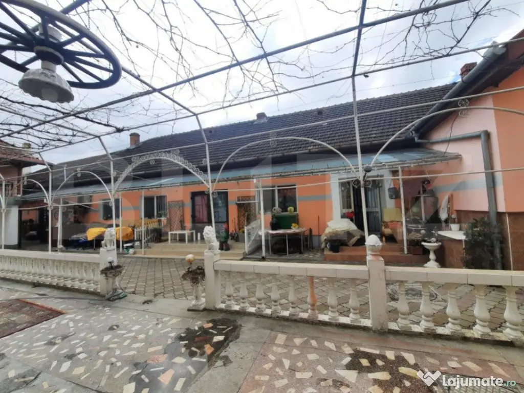 Ocazie! Casa de 600mp, teren 1050mp, zona Sagului 