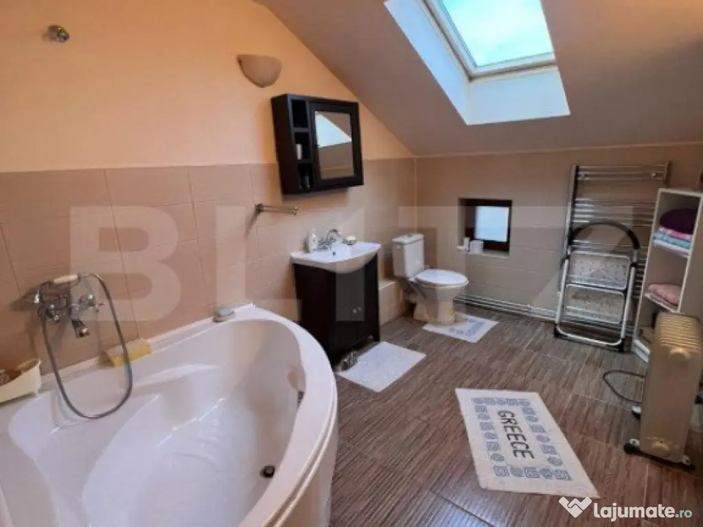 Casa de vanzare Podul Olt, zona centrala deosebita