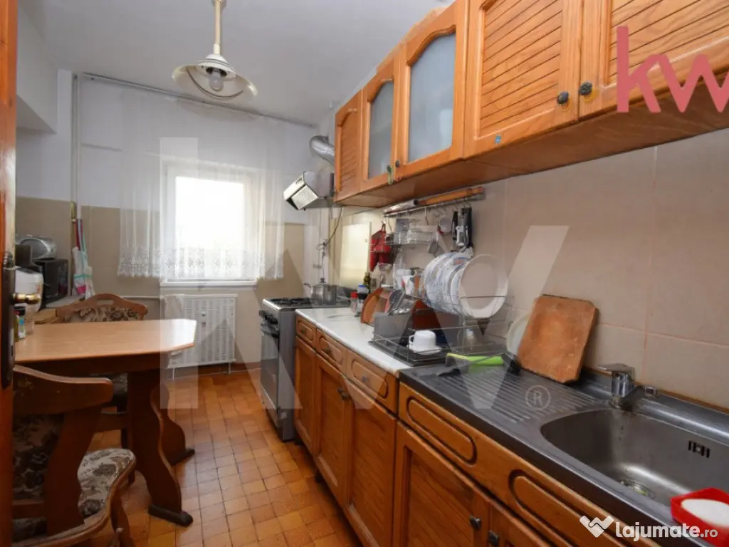 Apartament 4 camere Sarari decomandat, - schimb cu 2 camere 