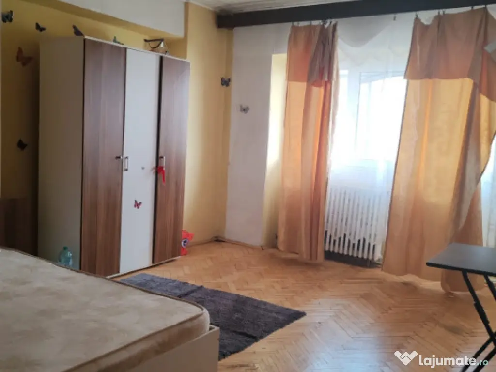 Apartament decomandat cu 3 camere, etaj 7/8, Vaslui zona Tra