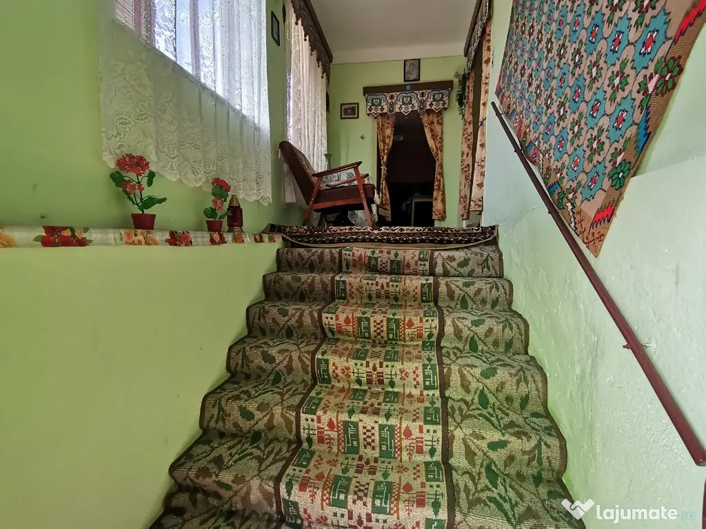 VAND CASA 4 camere ,curte si gradina de 536 mp,sat.Rod 