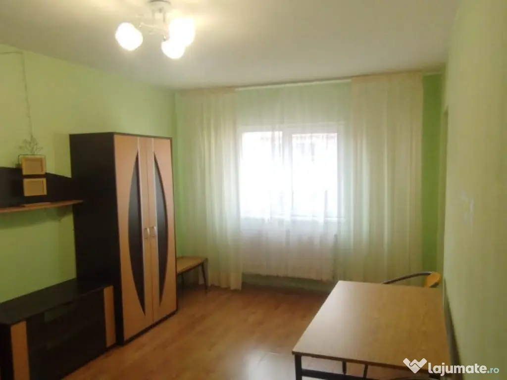 Central 3 camere decomandat 480 euro