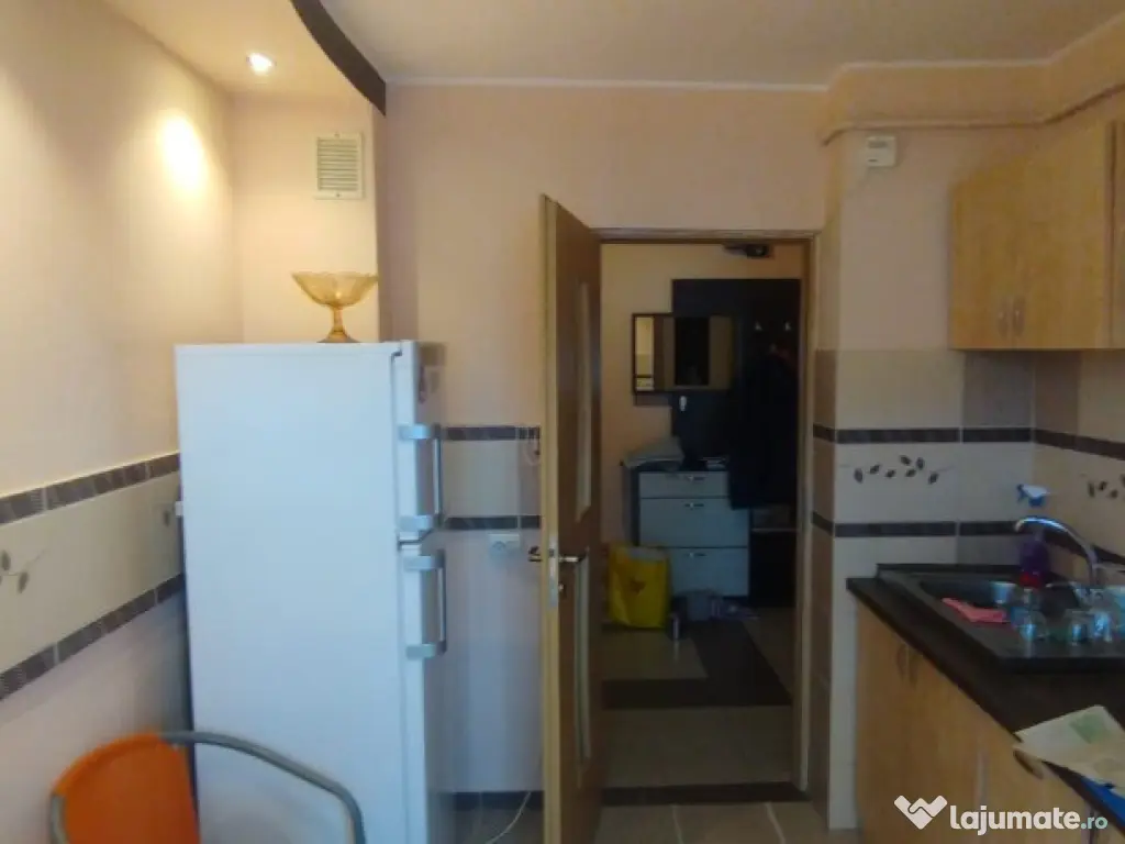 Central 3 camere decomandat 480 euro