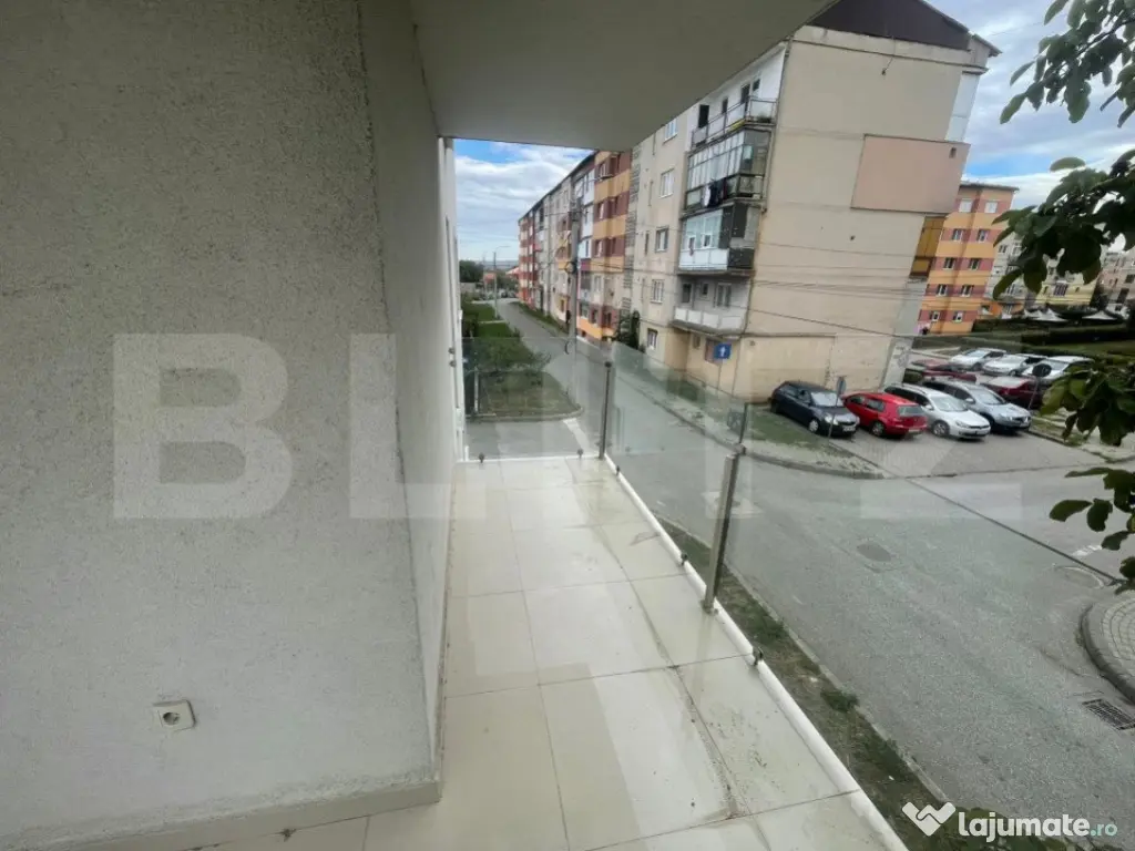Apartament 3 camere, Decomandat, Sebes, cu TVA