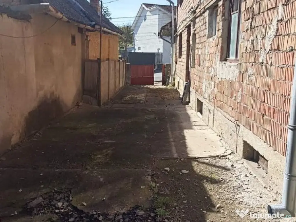 De casa particulara la rosu în Sfântu Gheorghe 