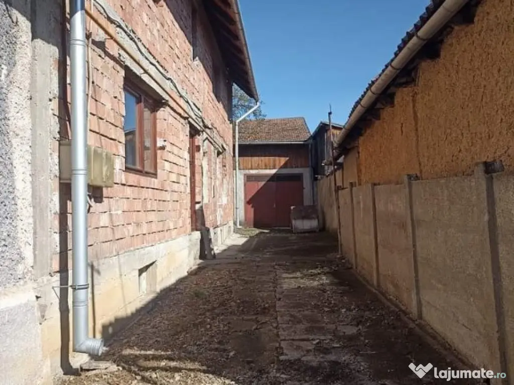 De casa particulara la rosu în Sfântu Gheorghe 