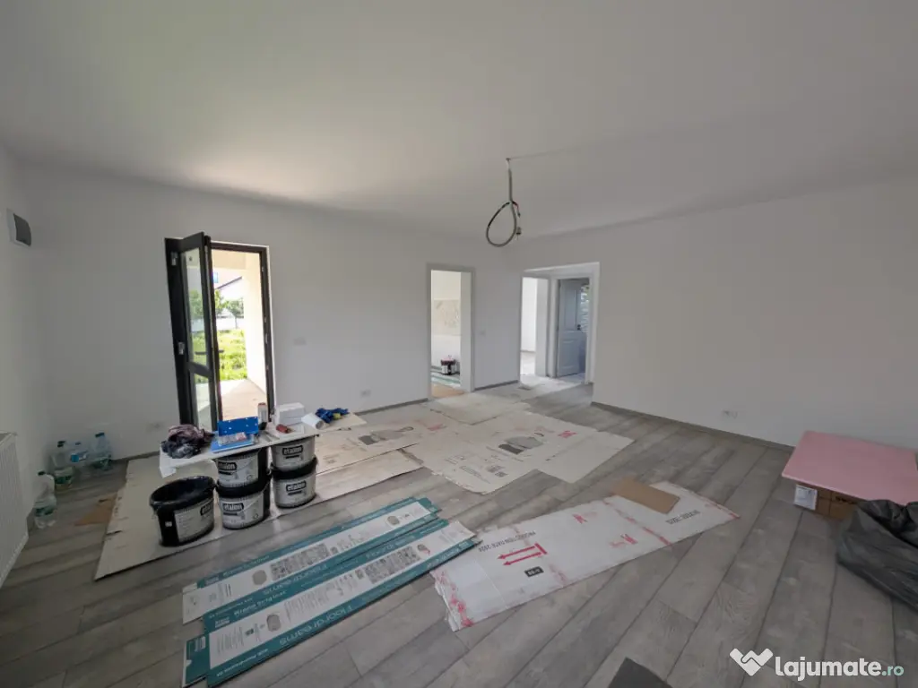 Casa cu garaj Lilieci- teren 540m, canalizare, apa, gaz. 