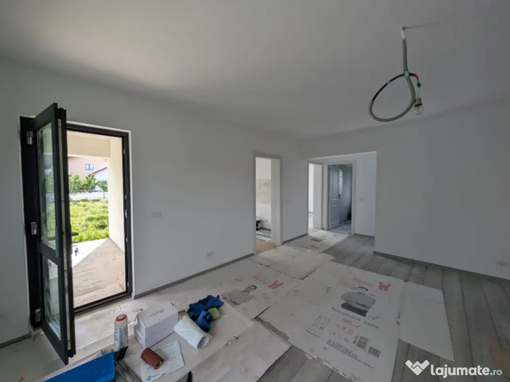 Casa cu garaj Lilieci- teren 540m, canalizare, apa, gaz. 