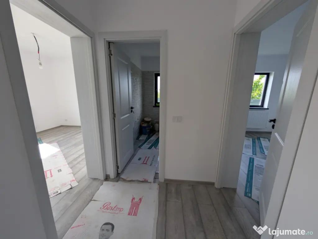 Casa cu garaj Lilieci- teren 540m, canalizare, apa, gaz. 