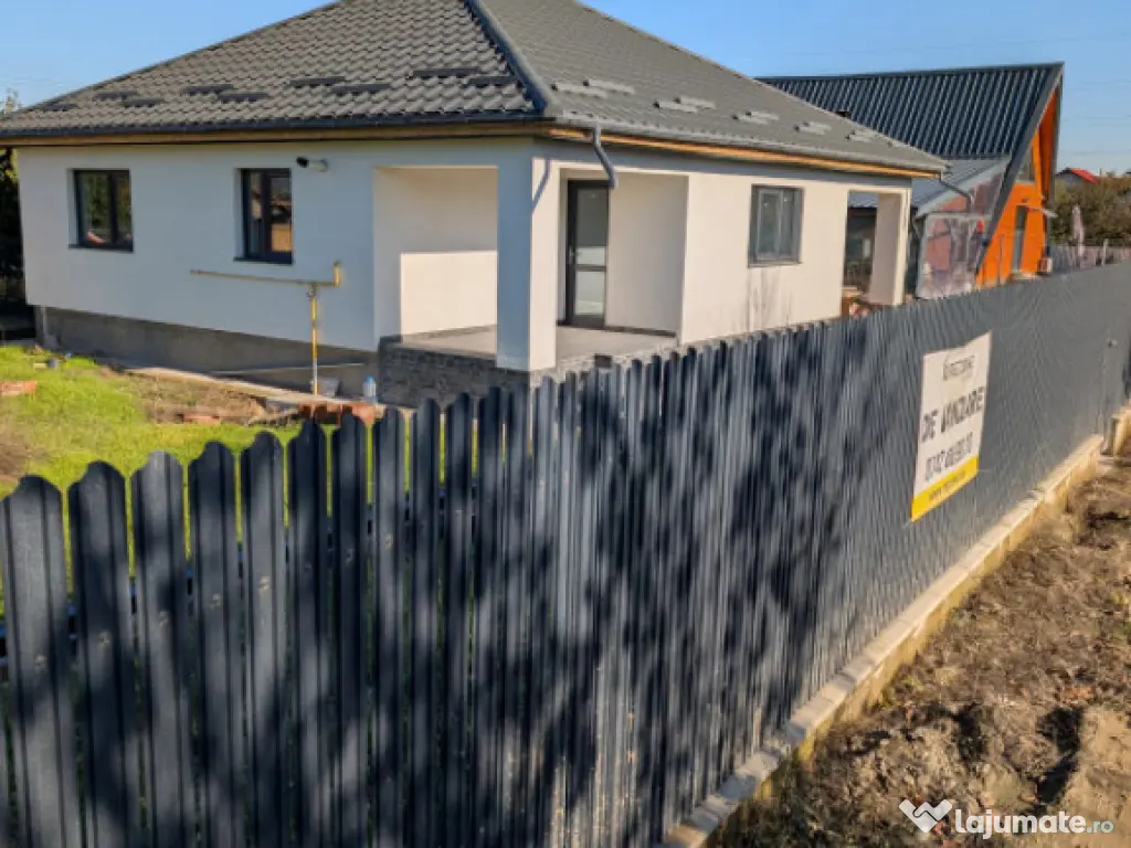 Casa cu garaj Lilieci- teren 540m, canalizare, apa, gaz.