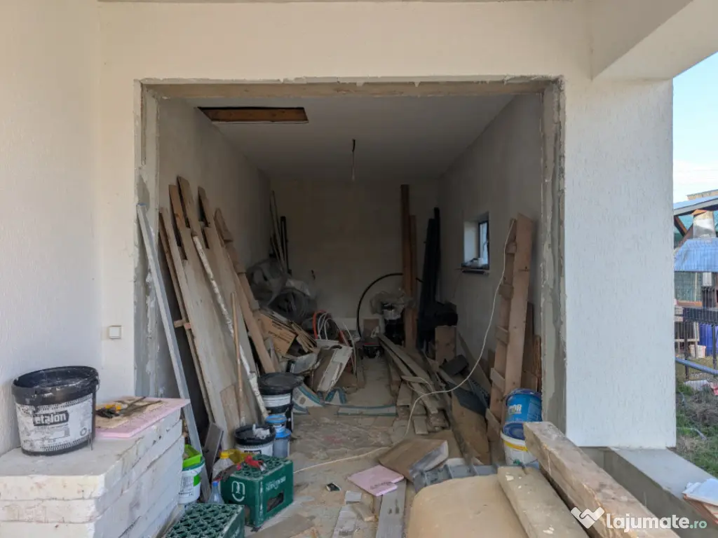 Casa cu garaj Lilieci- teren 540m, canalizare, apa, gaz. 