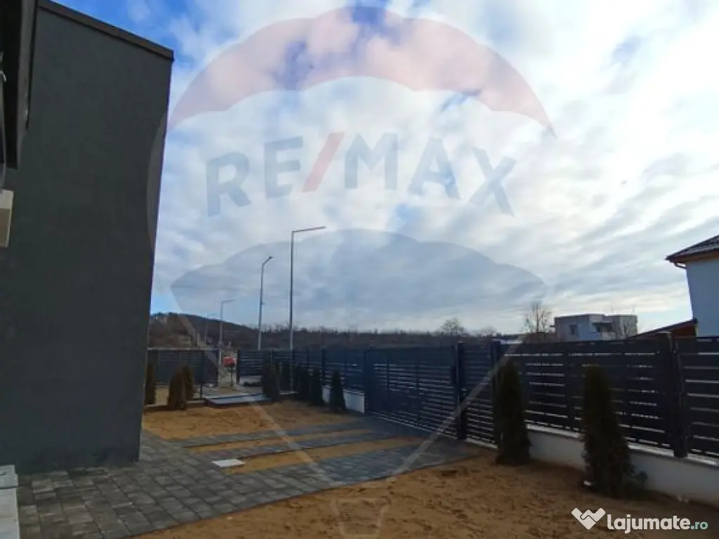 Casă / Vilă cu 5 camere de vânzare 