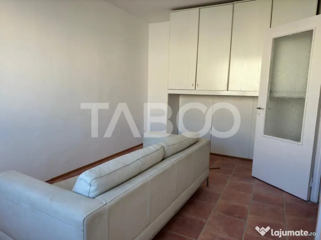 Apartament semidecomandat 2 camere etaj 3 zona Garii Fagaras 