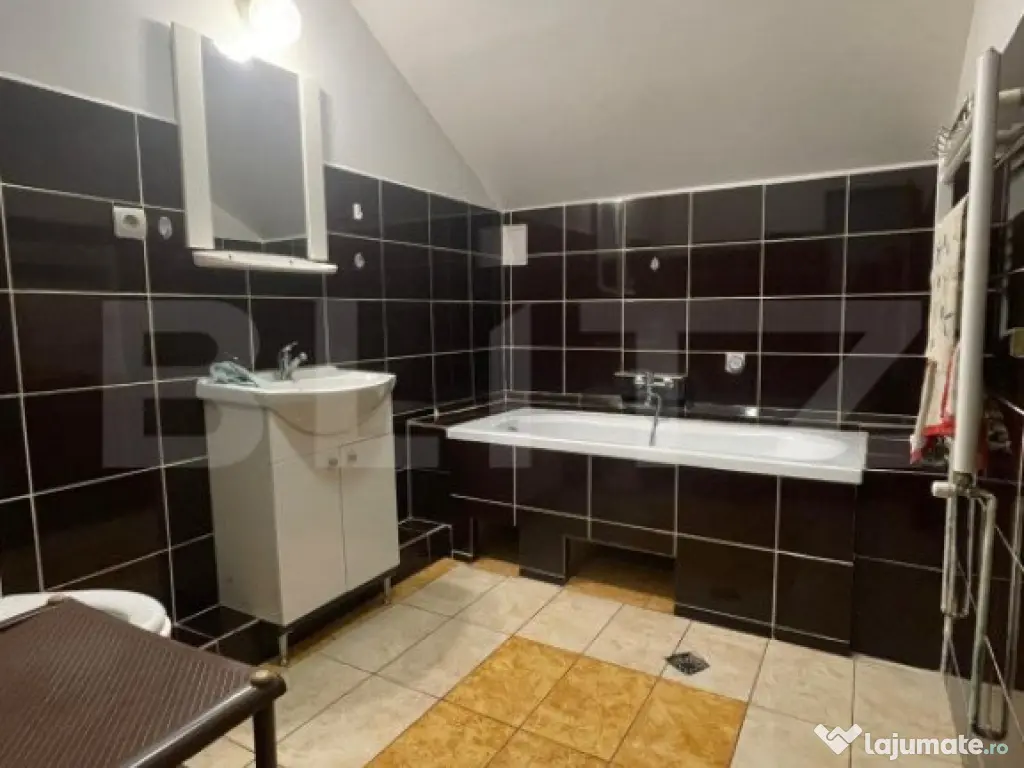 Apartament la casa, 2 camere, 60 mp, zona strazii Cezar Balt