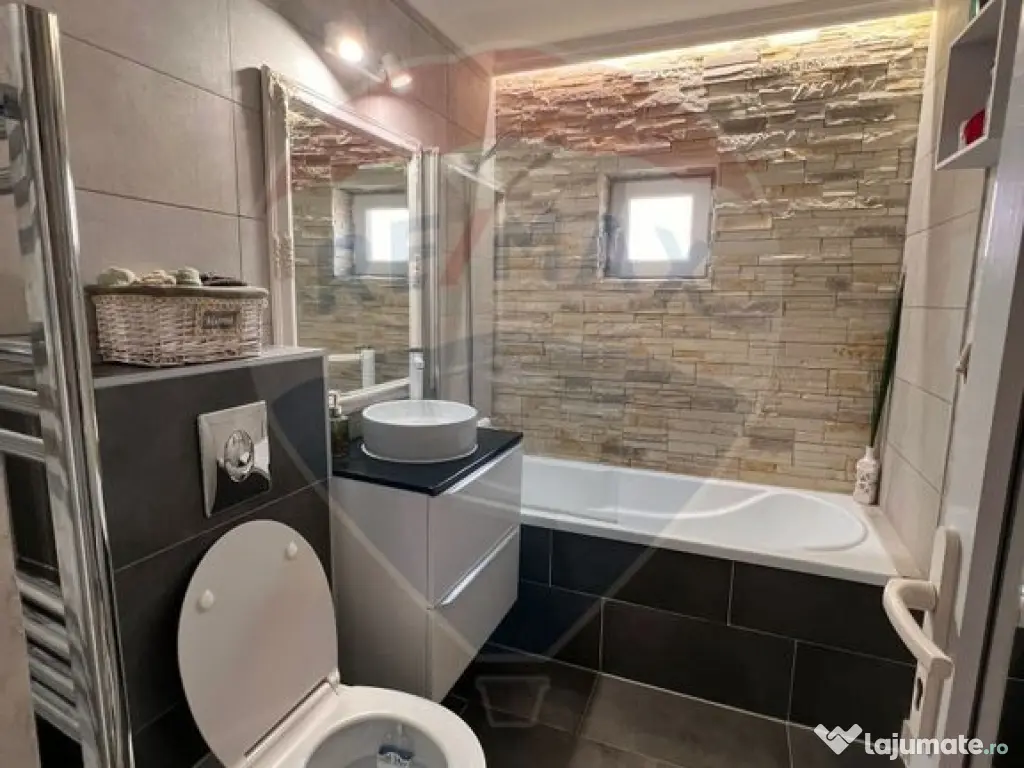 Apartament cu 3 camere de închiriat în zona Rogerius 