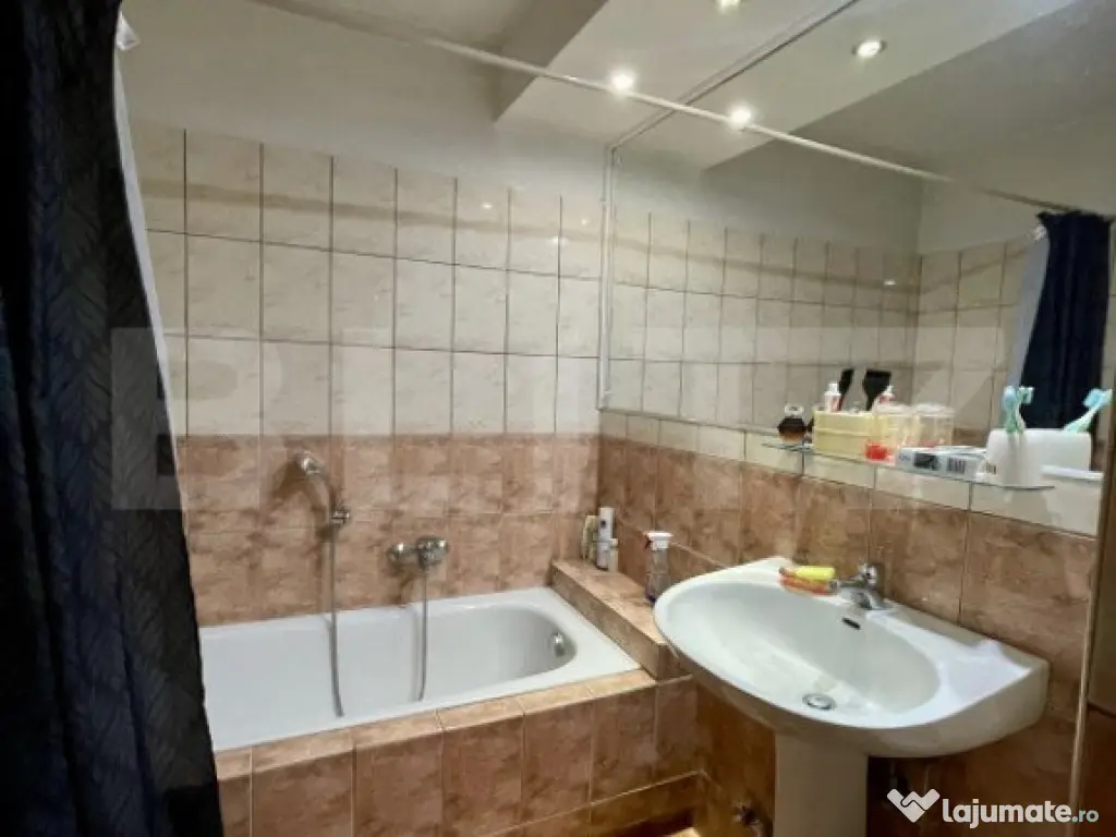 Apartament cu 3 camere, 62 mp - Zona Burdujeni