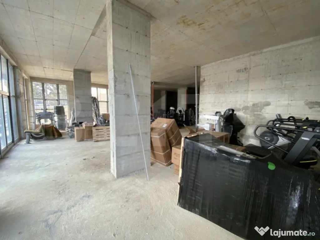 Spatiu comercial de vanzare, 314 mp, zona Bradet 