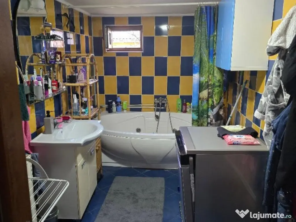 Vila P+M, constr 2014 , Zona Cantemir, gaz , teren 270, Izolata