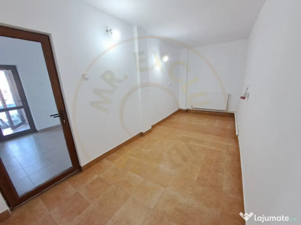 Spatiu Comercial Stradal – Spitalul Mioveni, Bd. Dacia, Ra