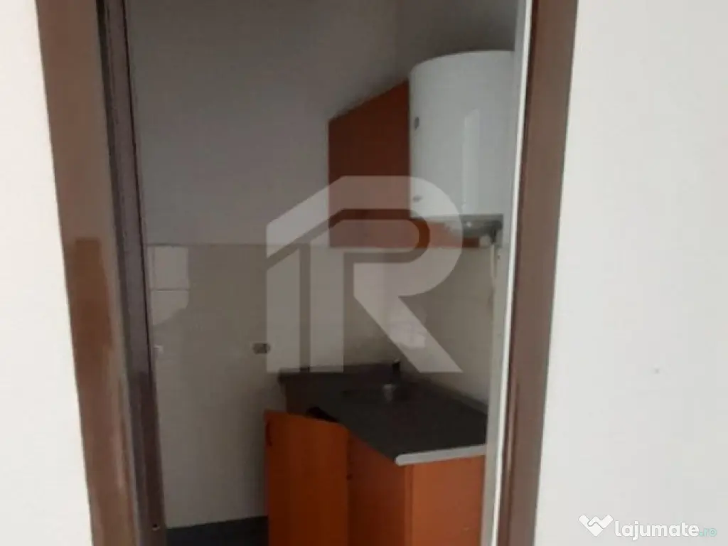 Vând Spațiu pe bd. Unirii stradal, spatiu pretabil club, b 