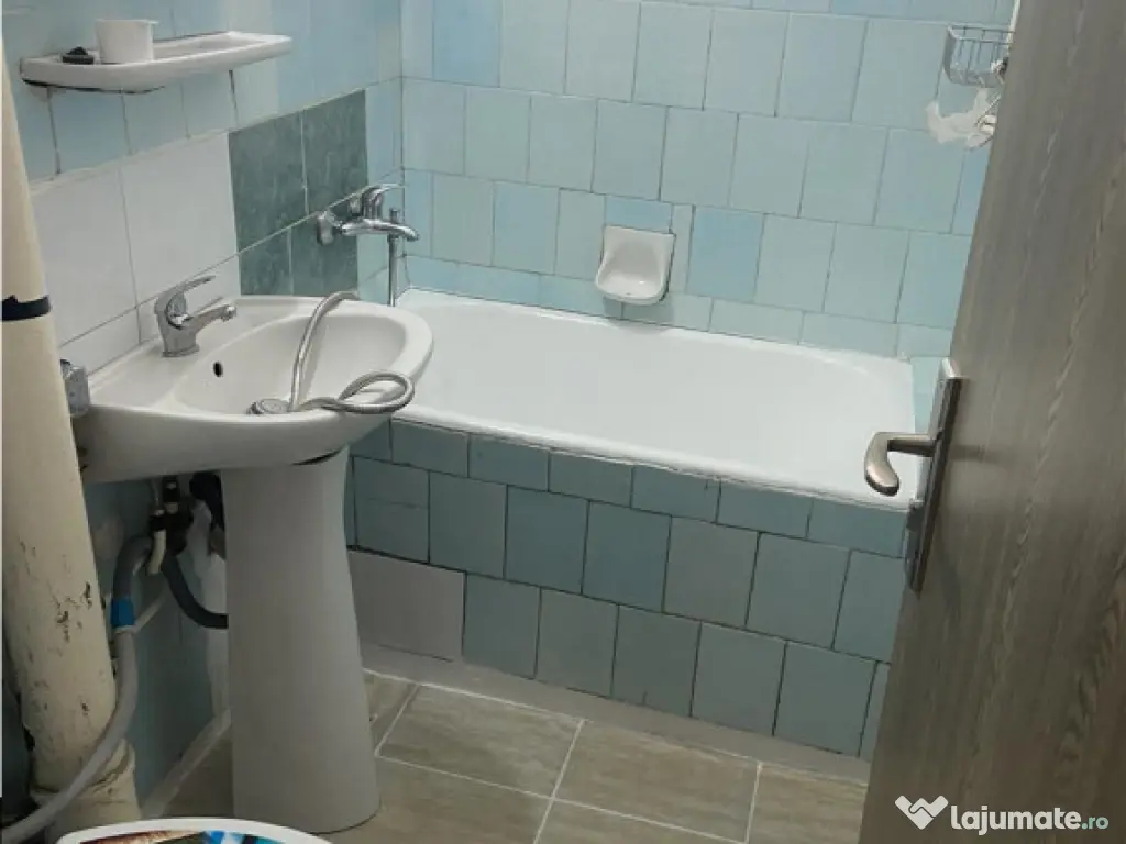 Garsoniera de inchiriat , cartier Sud , decomandata 37 mp ,