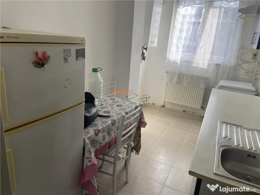 Garsoniera de inchiriat , cartier Sud , decomandata 37 mp ,