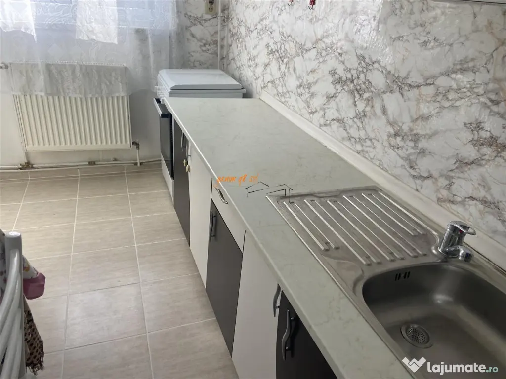 Garsoniera de inchiriat , cartier Sud , decomandata 37 mp ,