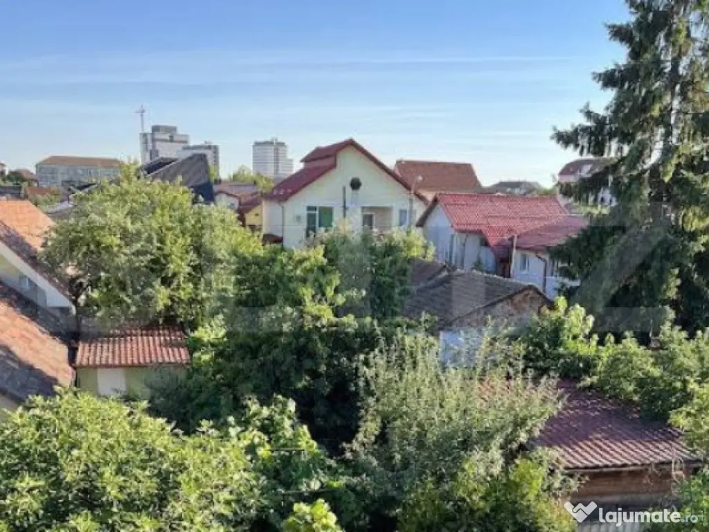 Vila individuala, 190 mp, 8 camere, garaj, curte, zona Lipov