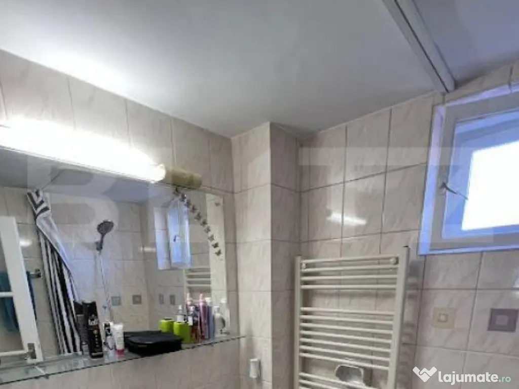 Vila individuala, 190 mp, 8 camere, garaj, curte, zona Lipov