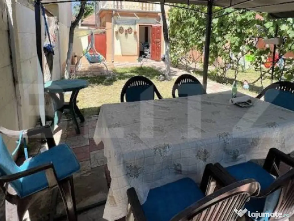 Vila individuala, 190 mp, 8 camere, garaj, curte, zona Lipov