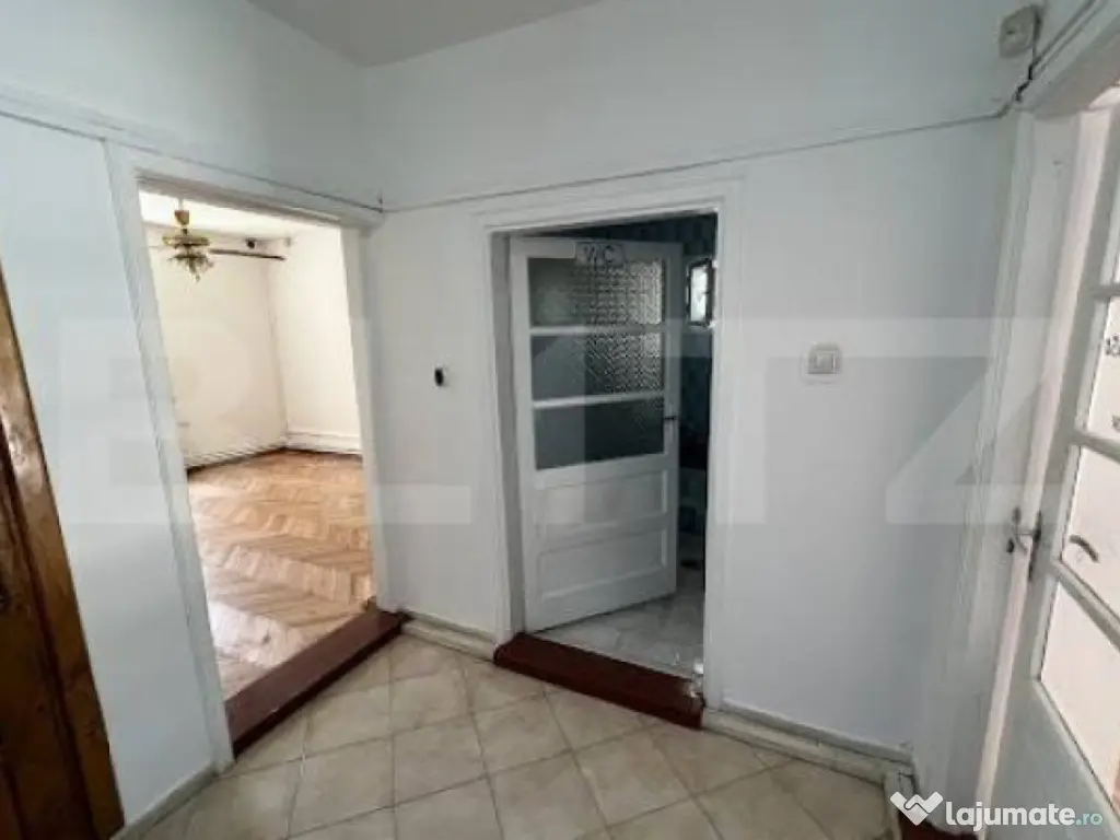 Vila individuala, 190 mp, 8 camere, garaj, curte, zona Lipov