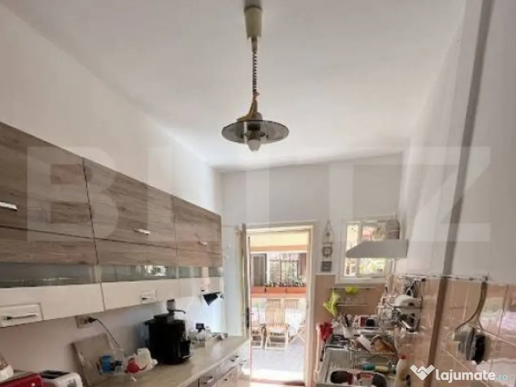 Vila individuala, 190 mp, 8 camere, garaj, curte, zona Lipov