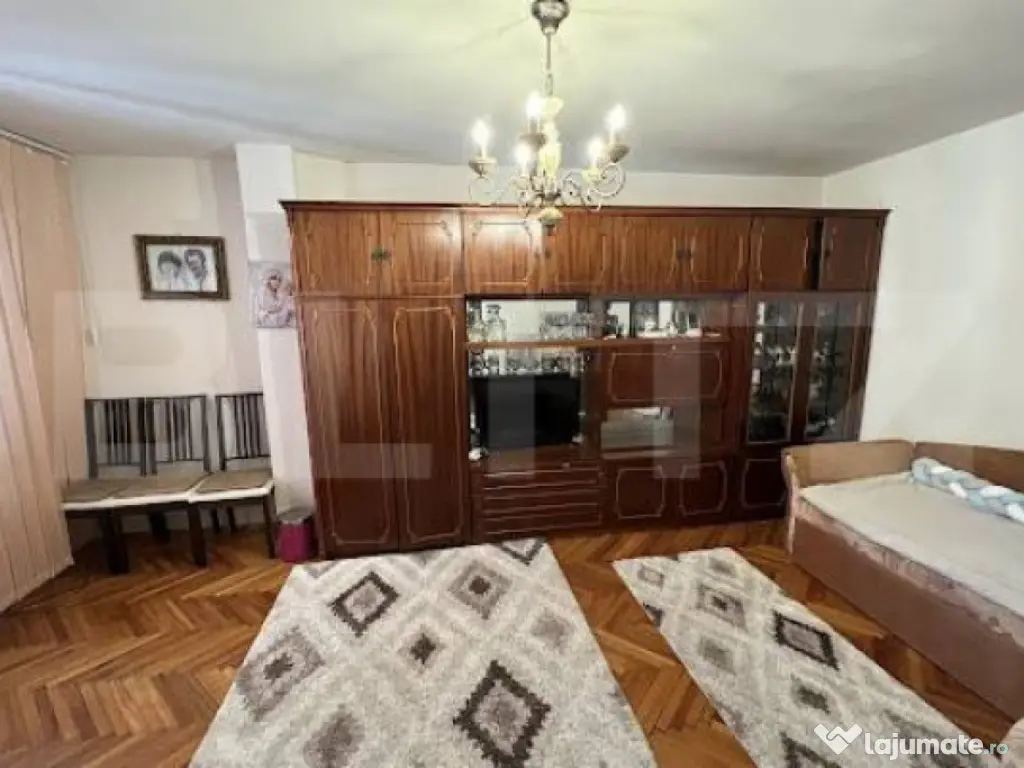 Vila individuala, 190 mp, 8 camere, garaj, curte, zona Lipov