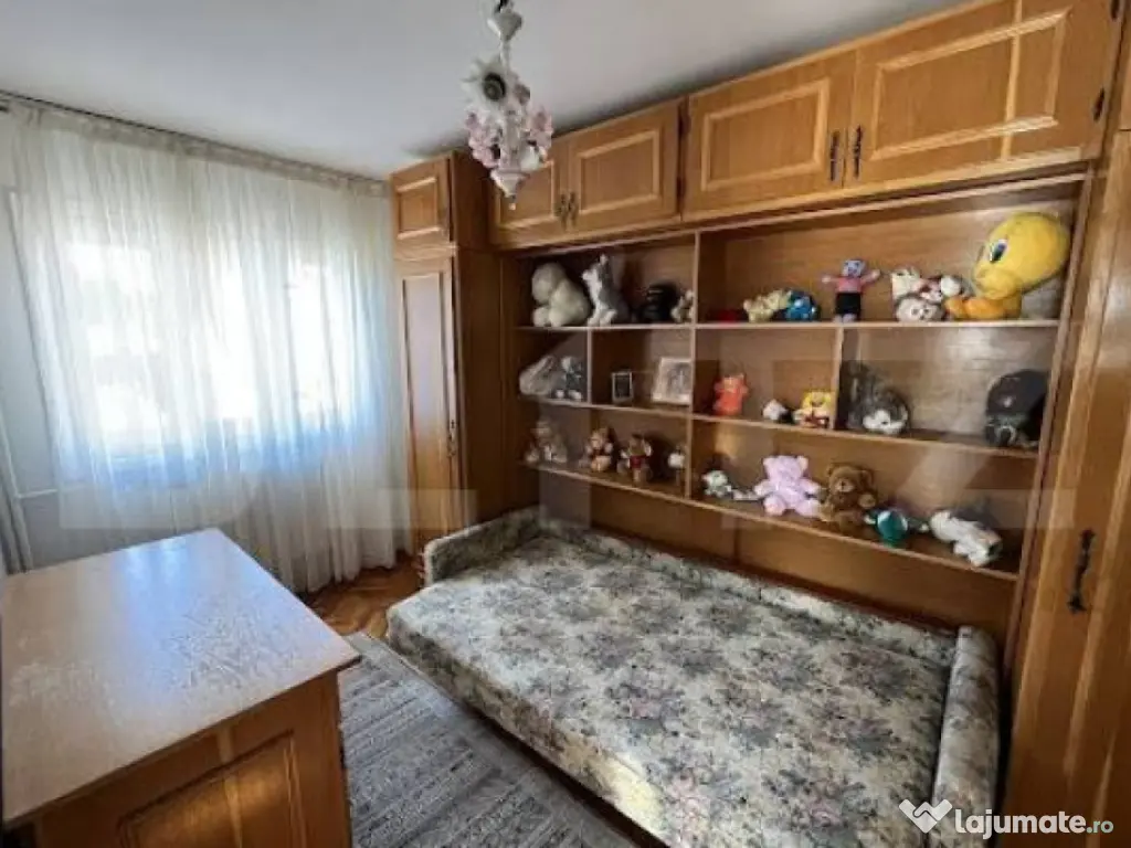 Vila individuala, 190 mp, 8 camere, garaj, curte, zona Lipov