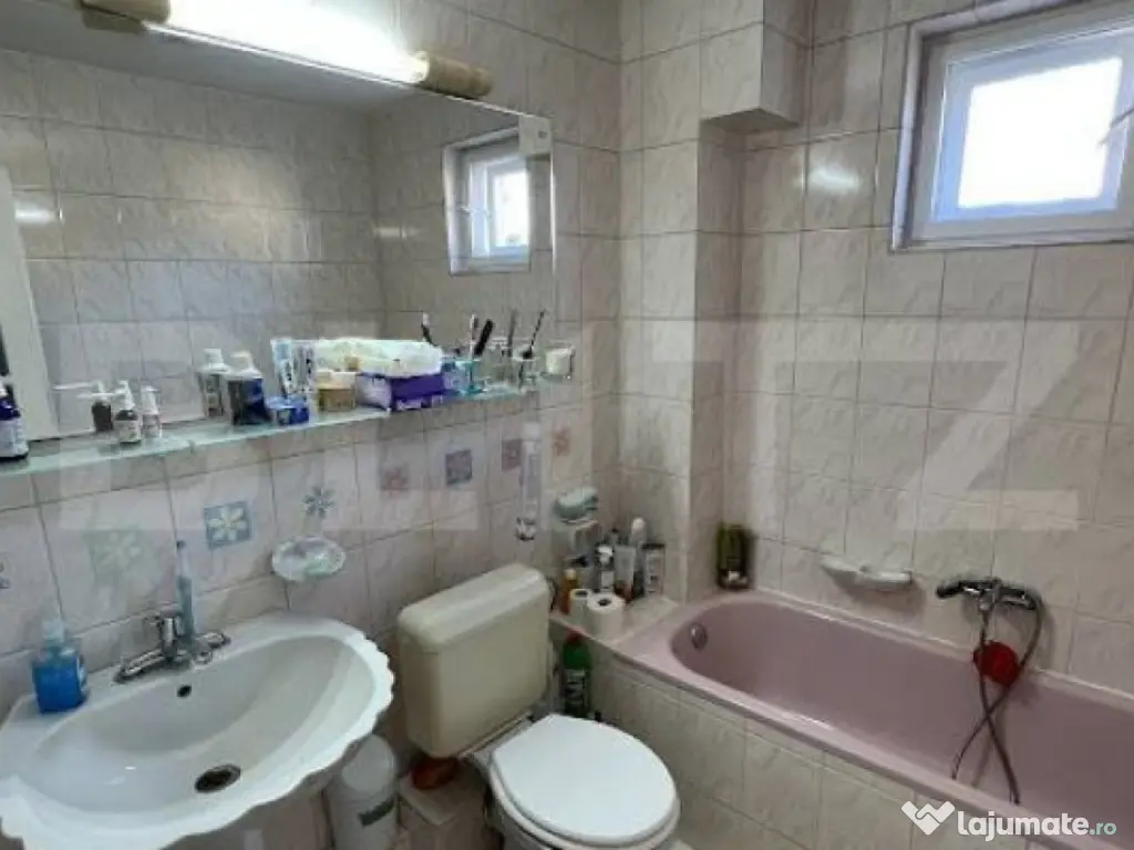 Vila individuala, 190 mp, 8 camere, garaj, curte, zona Lipov