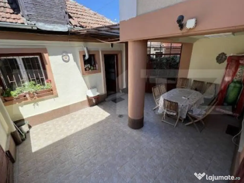 Vila individuala, 190 mp, 8 camere, garaj, curte, zona Lipov