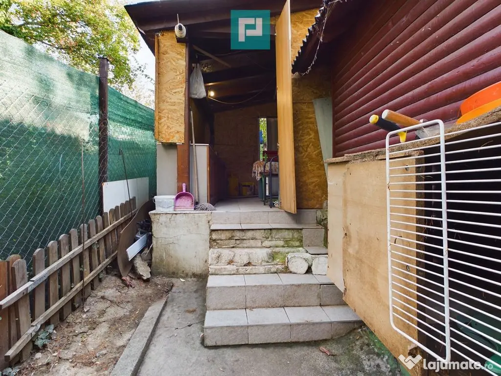 Căsuță cu anexe de vânzare pe ștrandul Neptun 