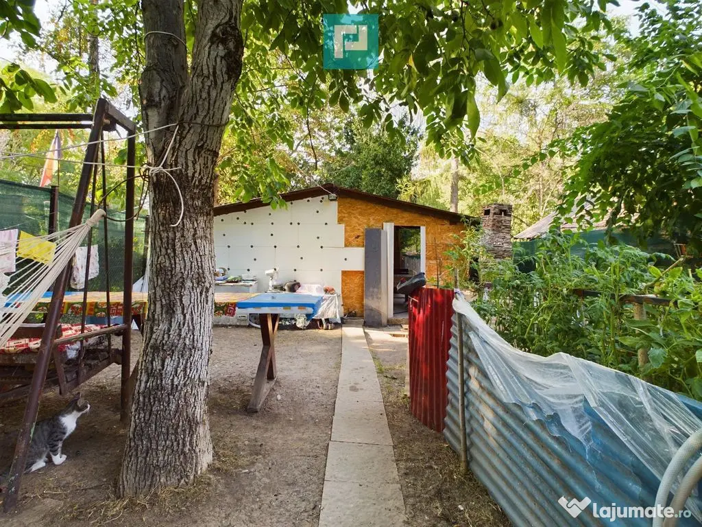 Căsuță cu anexe de vânzare pe ștrandul Neptun 