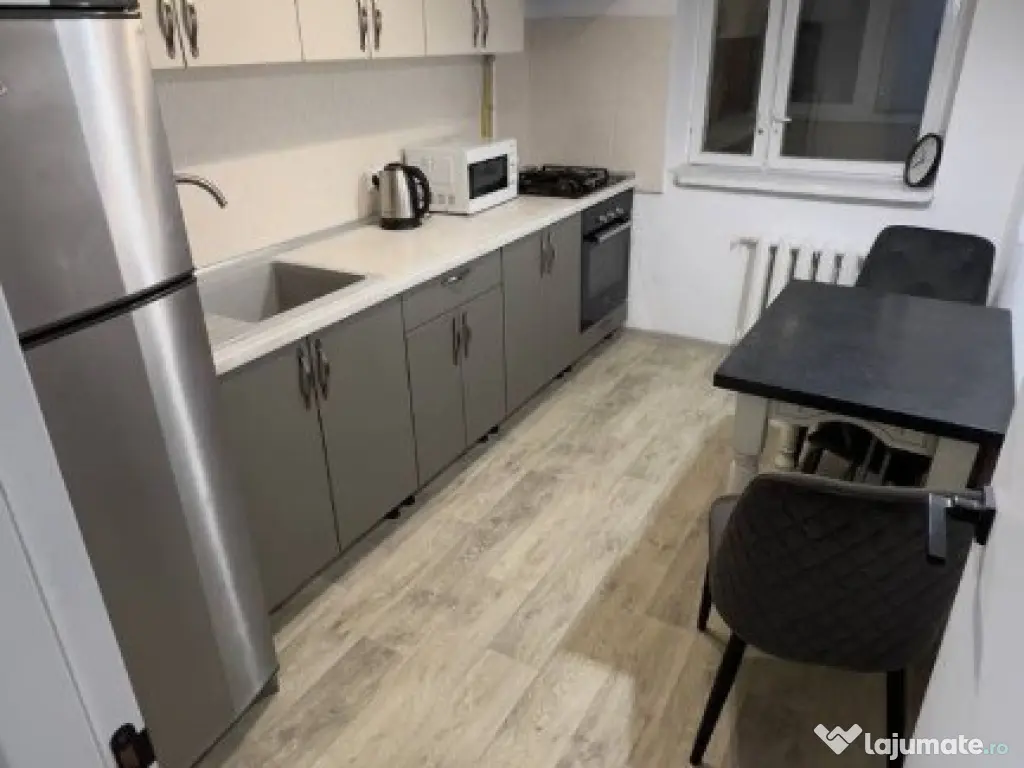 3 camere de vanzare zona Alecsandri