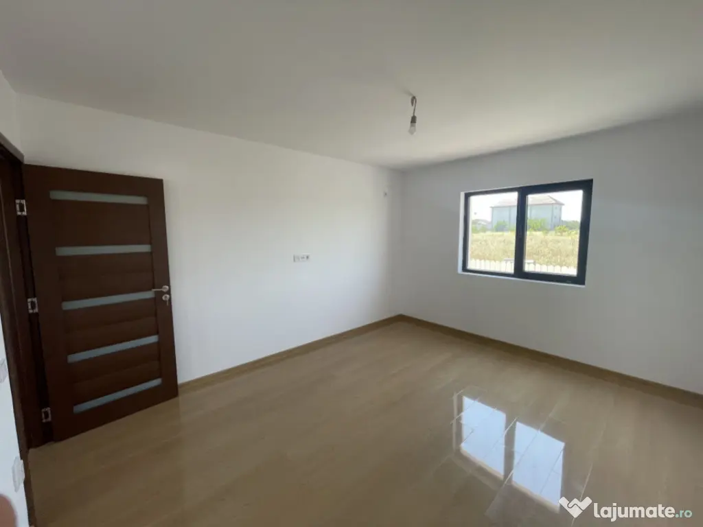 Clinceni, casa pe parter, 80mp, 3 camere, 2 bai, utilități 