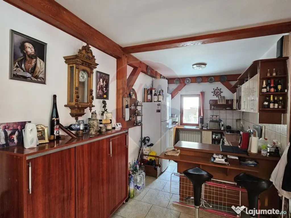 Vilă de lux cu 4 camere de vânzare în Câmpulung Moldo... 